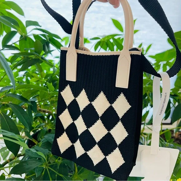 NWT Chic Argyle White/Black Knitted Tote Crossbody Bag - Picture 7 of 11